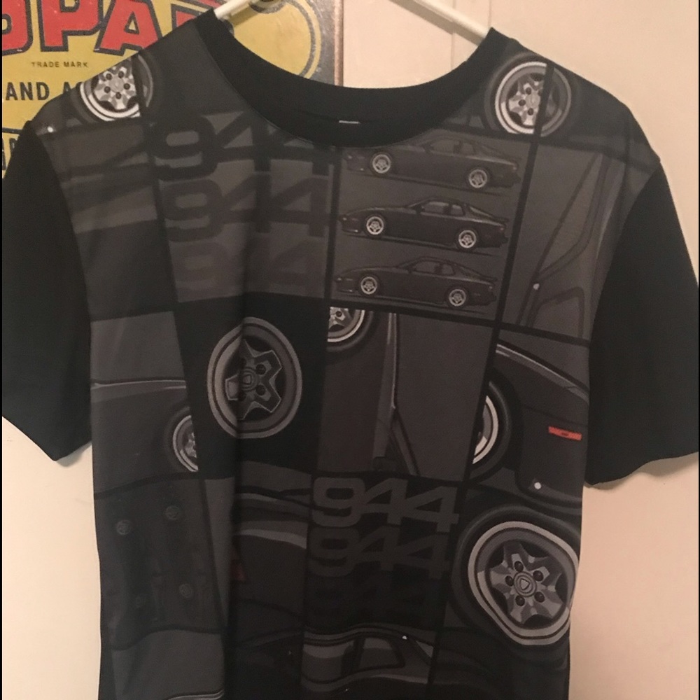 944 pullover tee like new